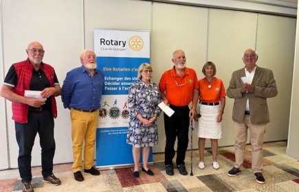 Remise de chèques aux associations
